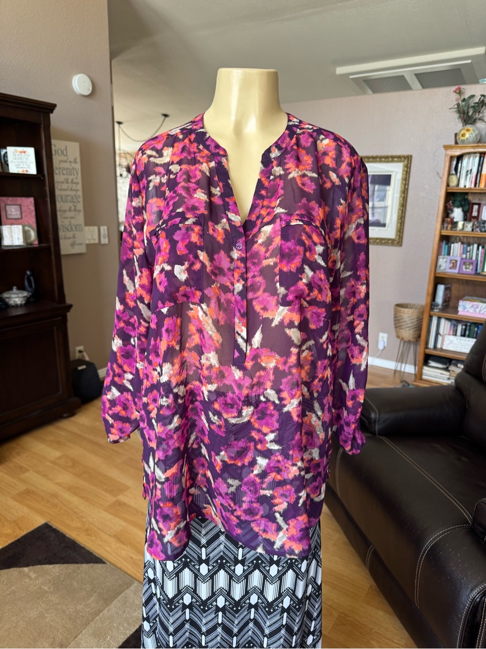 Apt 9 sheer floral V-neck blouse in red, black & white-size XL - Picture 6 of 9